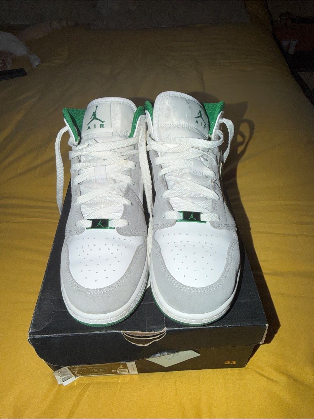 Nike White and Green Low-Top Sneakers